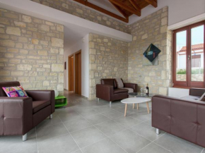 Boutique Villa in Arkadi with Pool and deck chairs